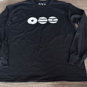 BTS Target Exclusive Long Sleeve T-Shirt - Black M
(New)